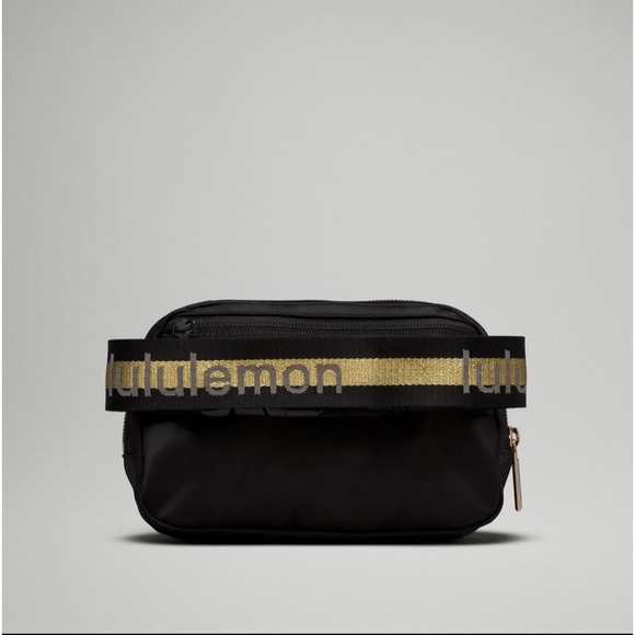 LULULEMON 1L BLACK/GOLD/WHT BELT BAG - Picture 2 of 11